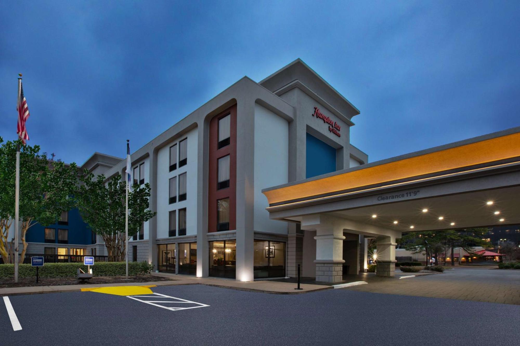 Hampton Inn Memphis Poplar Exterior photo